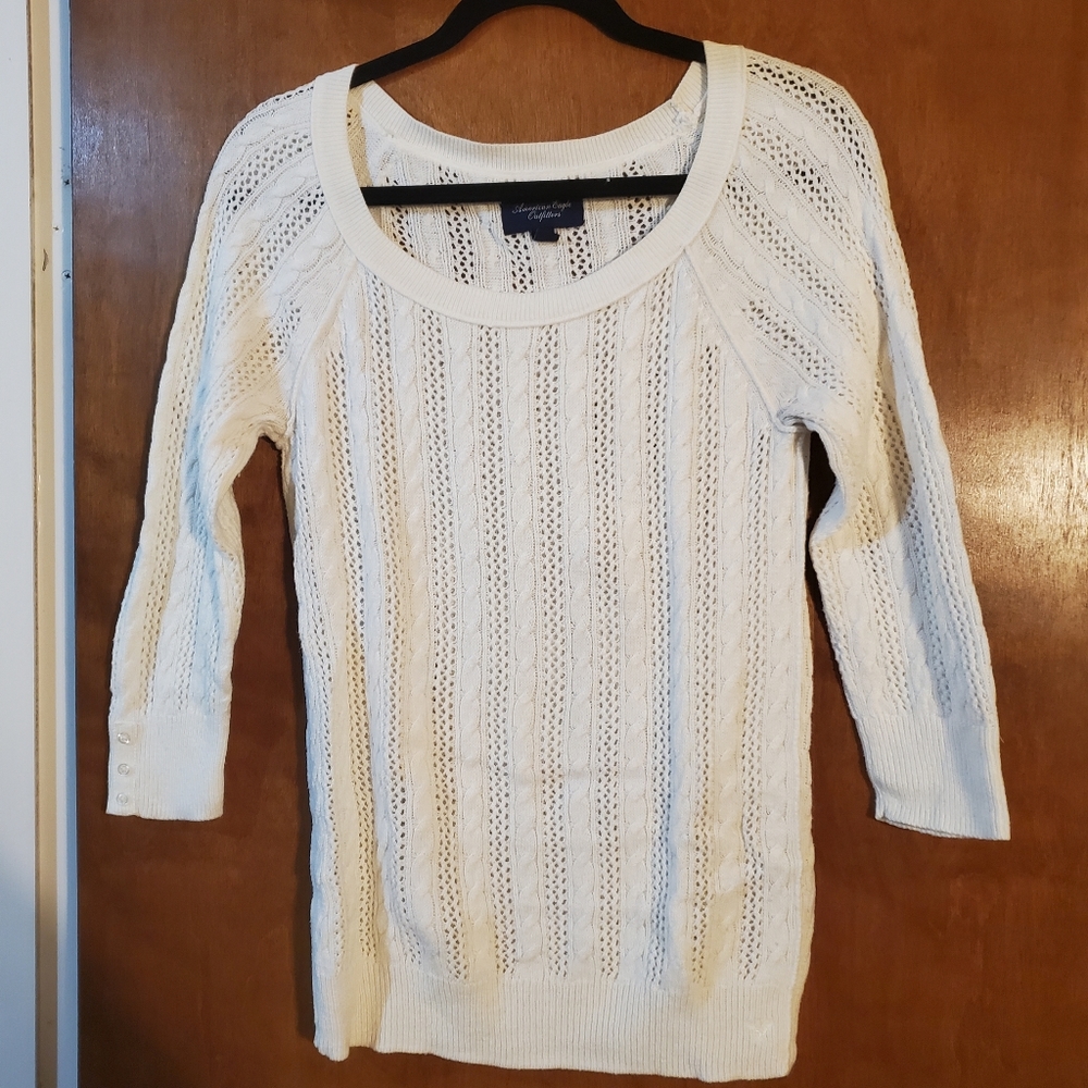 American Eagle Outfitters Off-White Colored 3/4 Sleeve Sweater (M)